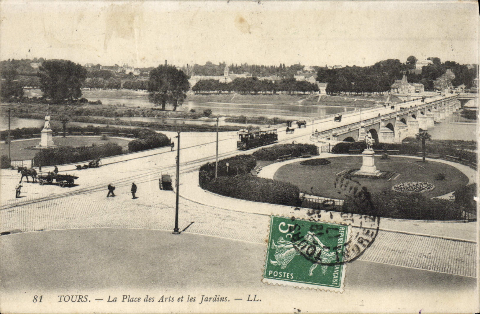 CPA Tours La Place des Arts et les Jardins