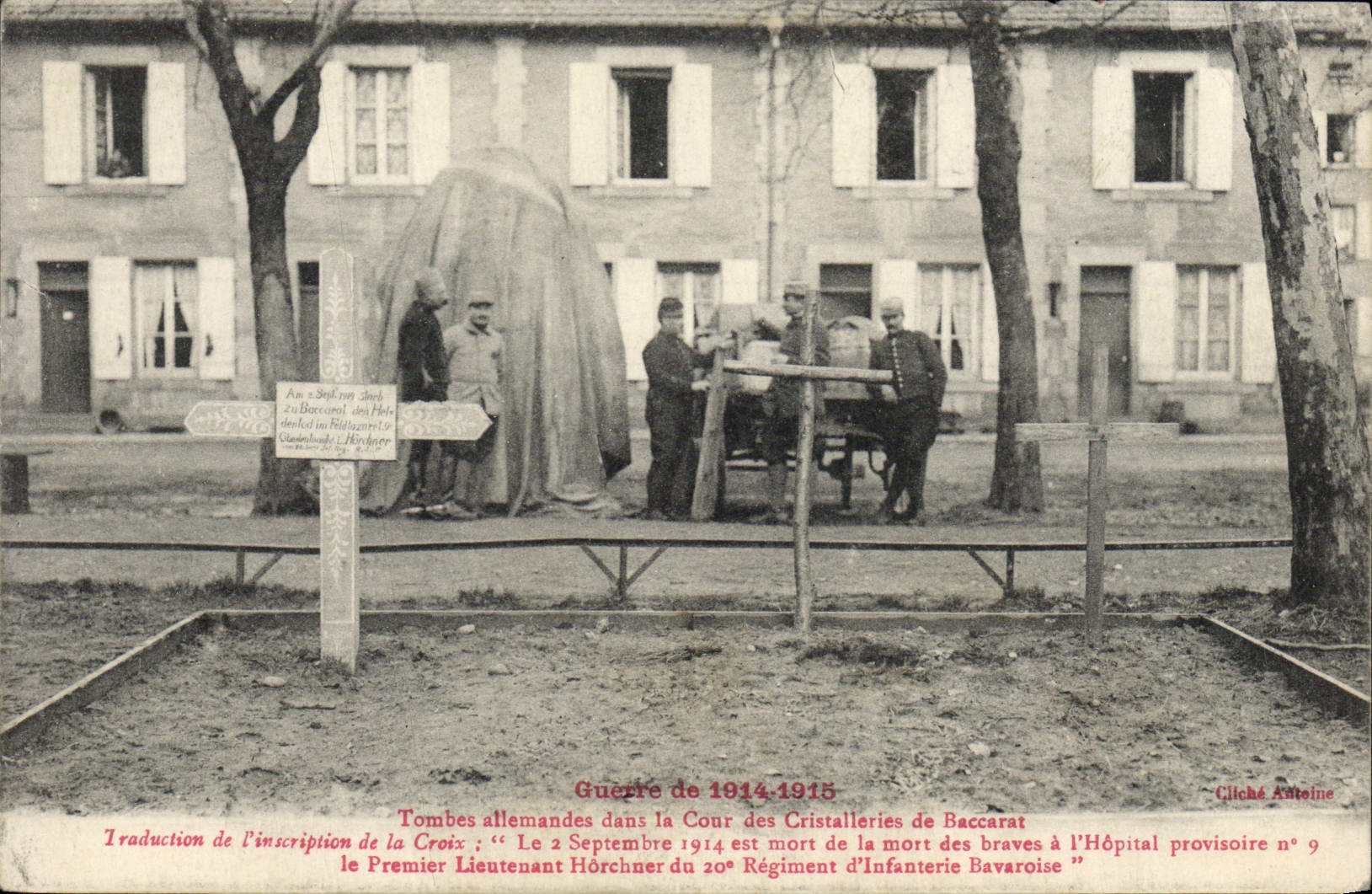 Tombes allemandes dans la Cour des Cristalleries de Baccarat — Guerre de 1914-1918 — Cliché Antoine