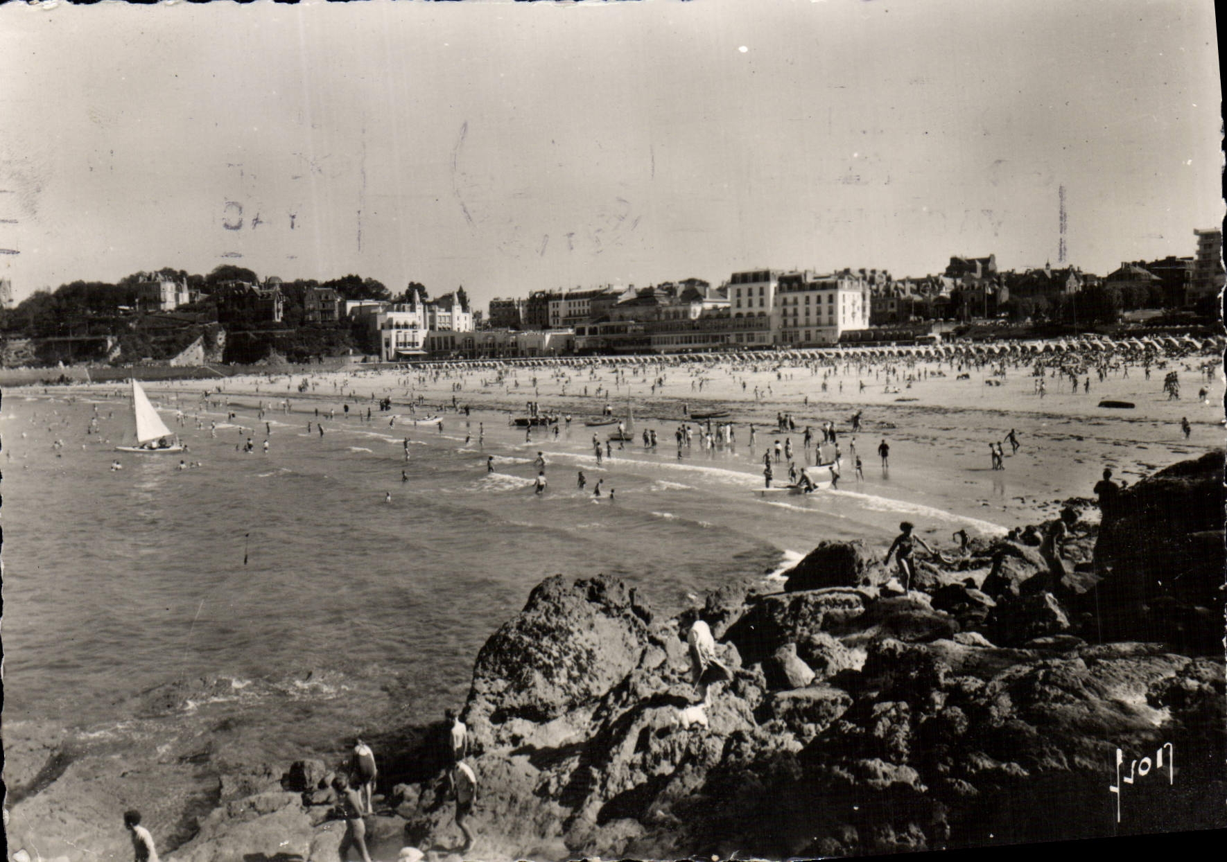 Dinard (Ille-et-Vilaine) - La plage — Éditions d'Art, Paris, n° I.B. 2480