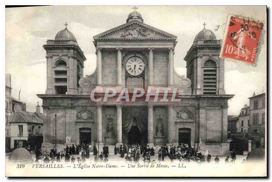 CPA Versailles L'Eglise Notre Dame Une Sortie de Messe