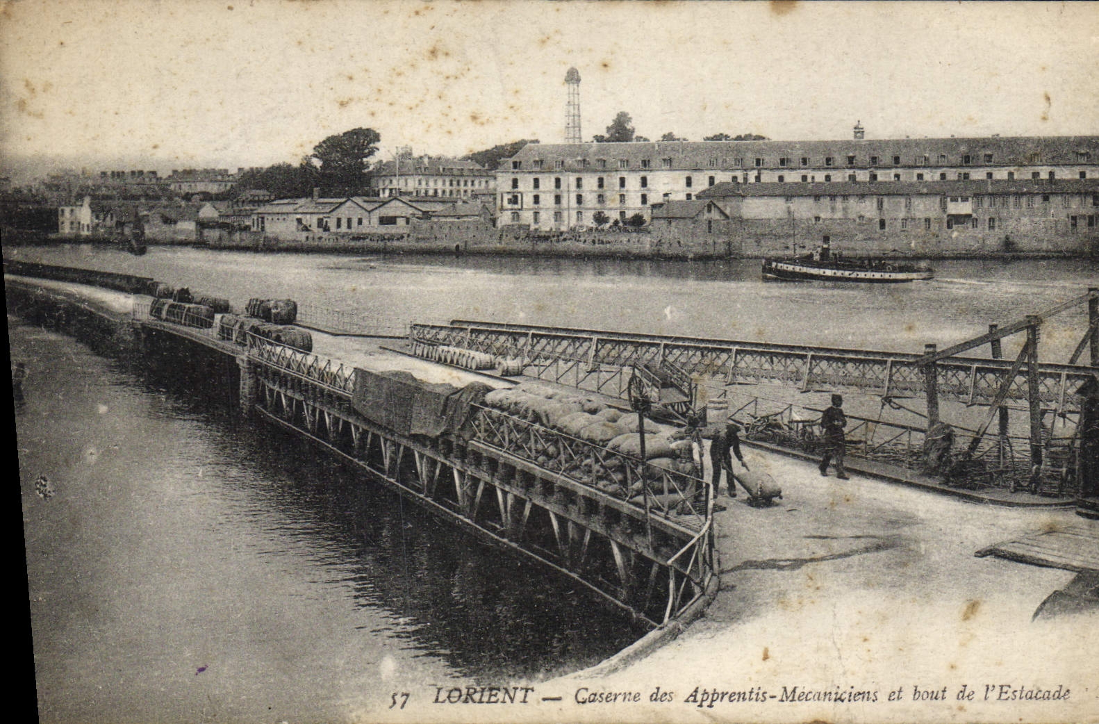 Lorient — Caserne des Apprentis-Mécaniciens et bout de l'Estacade