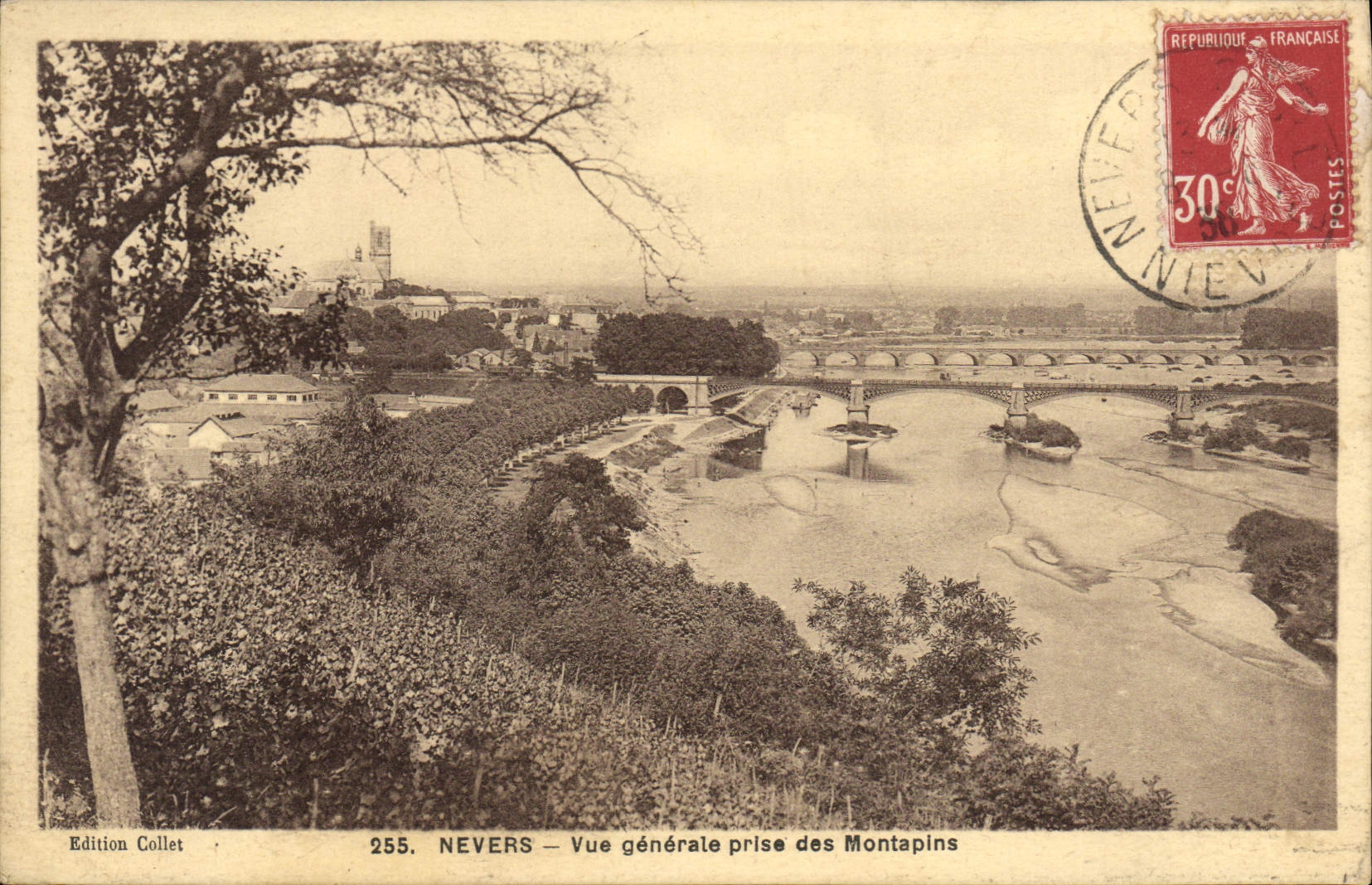 CPA Nevers Vue Generale Prise des Montapins