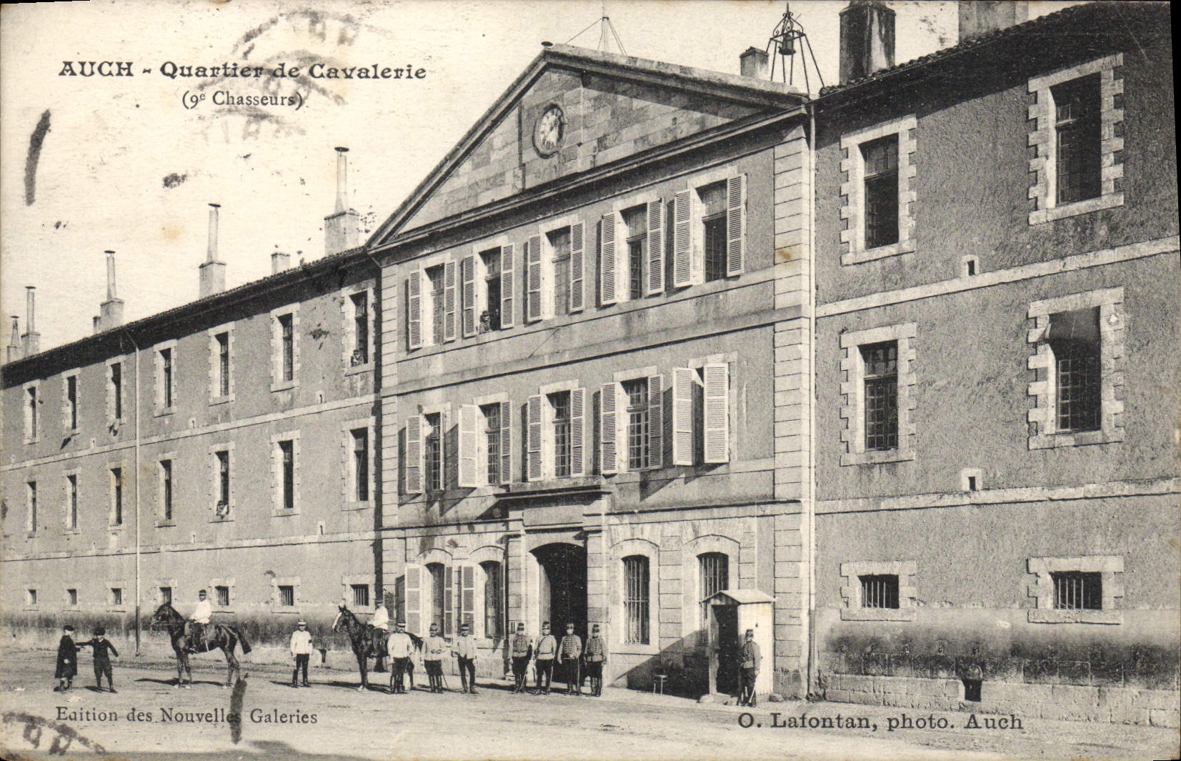 CPA Auch Quartier de Cavalerie 9eme Chasseurs Militaria