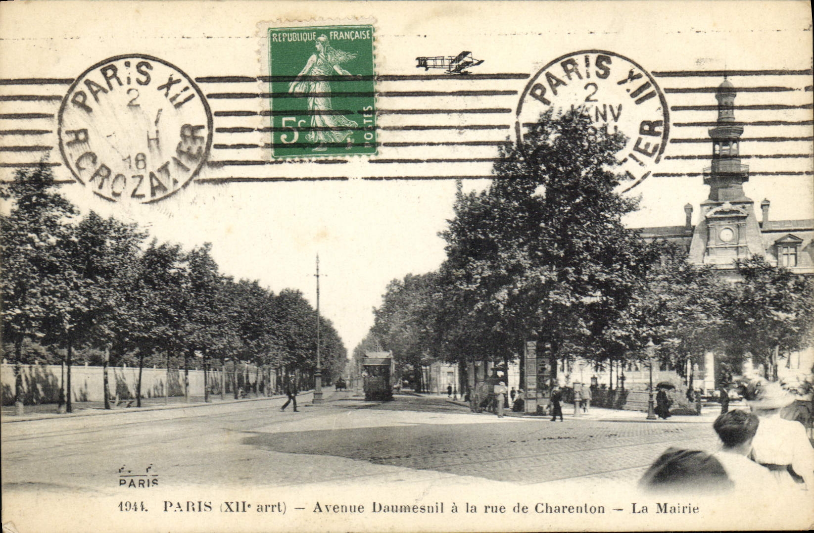 Paris (12th arrondissement) — Avenue Daumesnil to the Rue de Charenton — The Town Hall