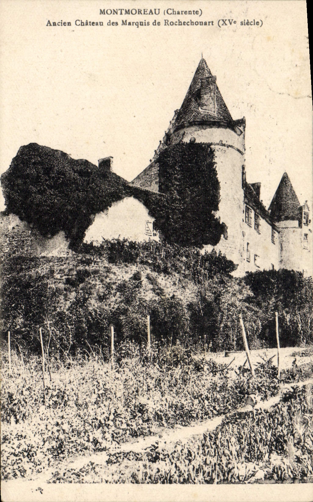 Montmoreau (Charente) — Ancien Château des Marquis de Rochechonart (XVe siècle) — Éditions photographiques, James Delage
