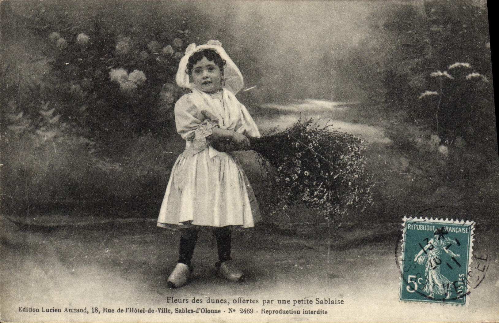 CPA Enfant Sablaise Folklore 