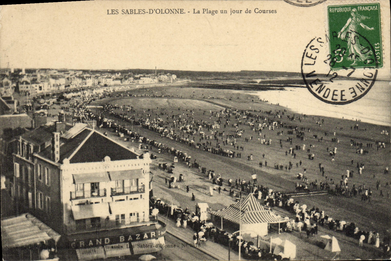 Les Sables-d'Olonne - La Plage un jour de Courses — Grand Bazar, éditeur Amaud, n° 2878