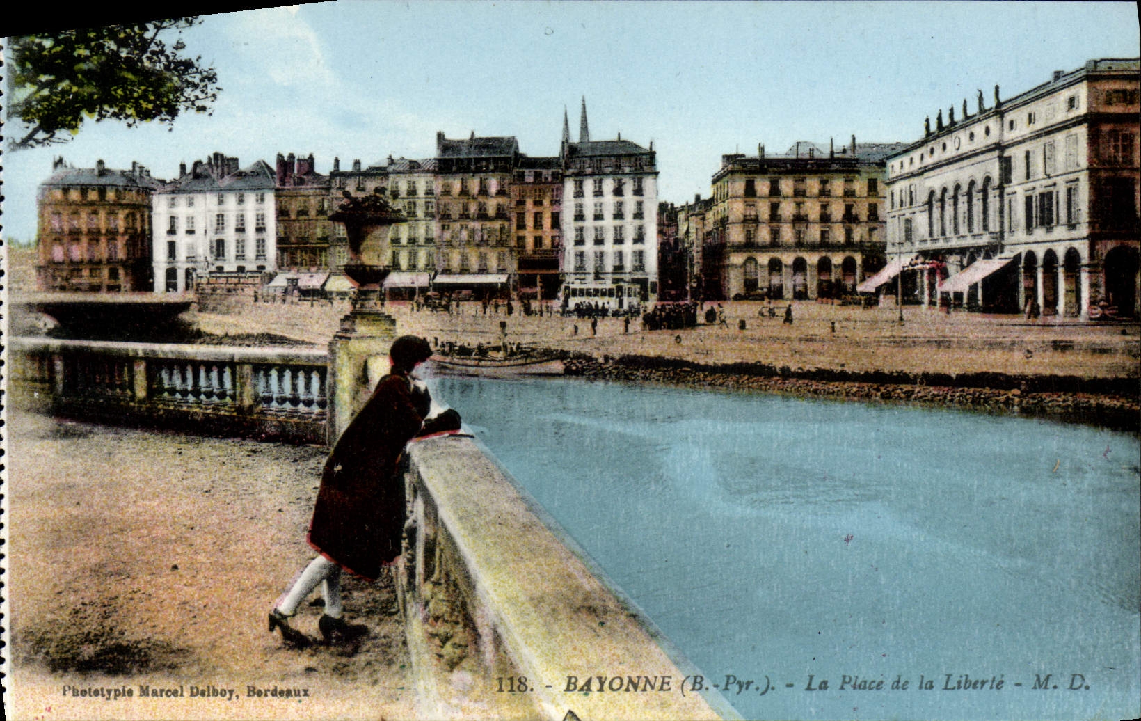 CPA Bayonne La Place de la Liberte