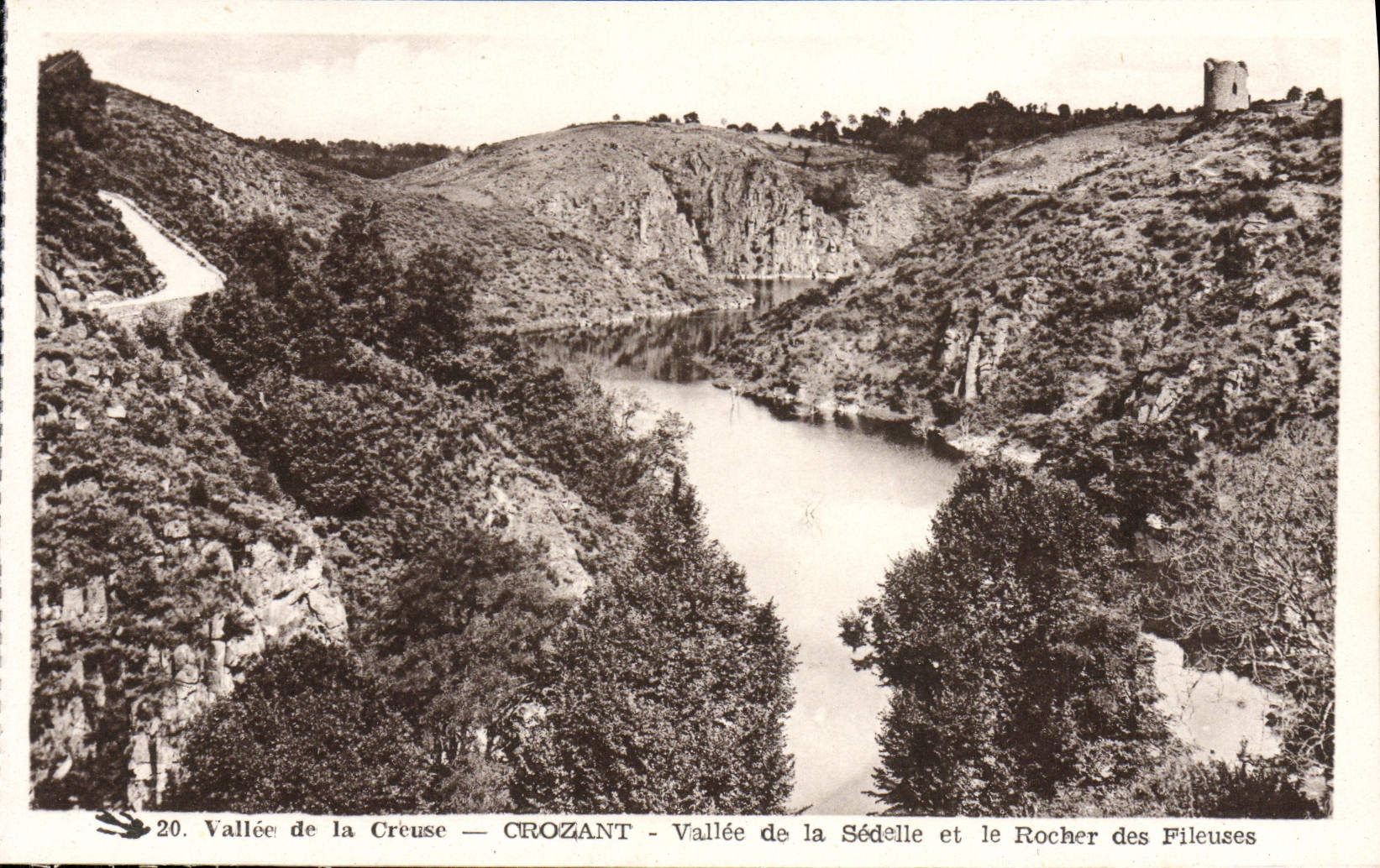 CPA Crozant Vallee de la Sedelle et le Rocher des fileuses 
