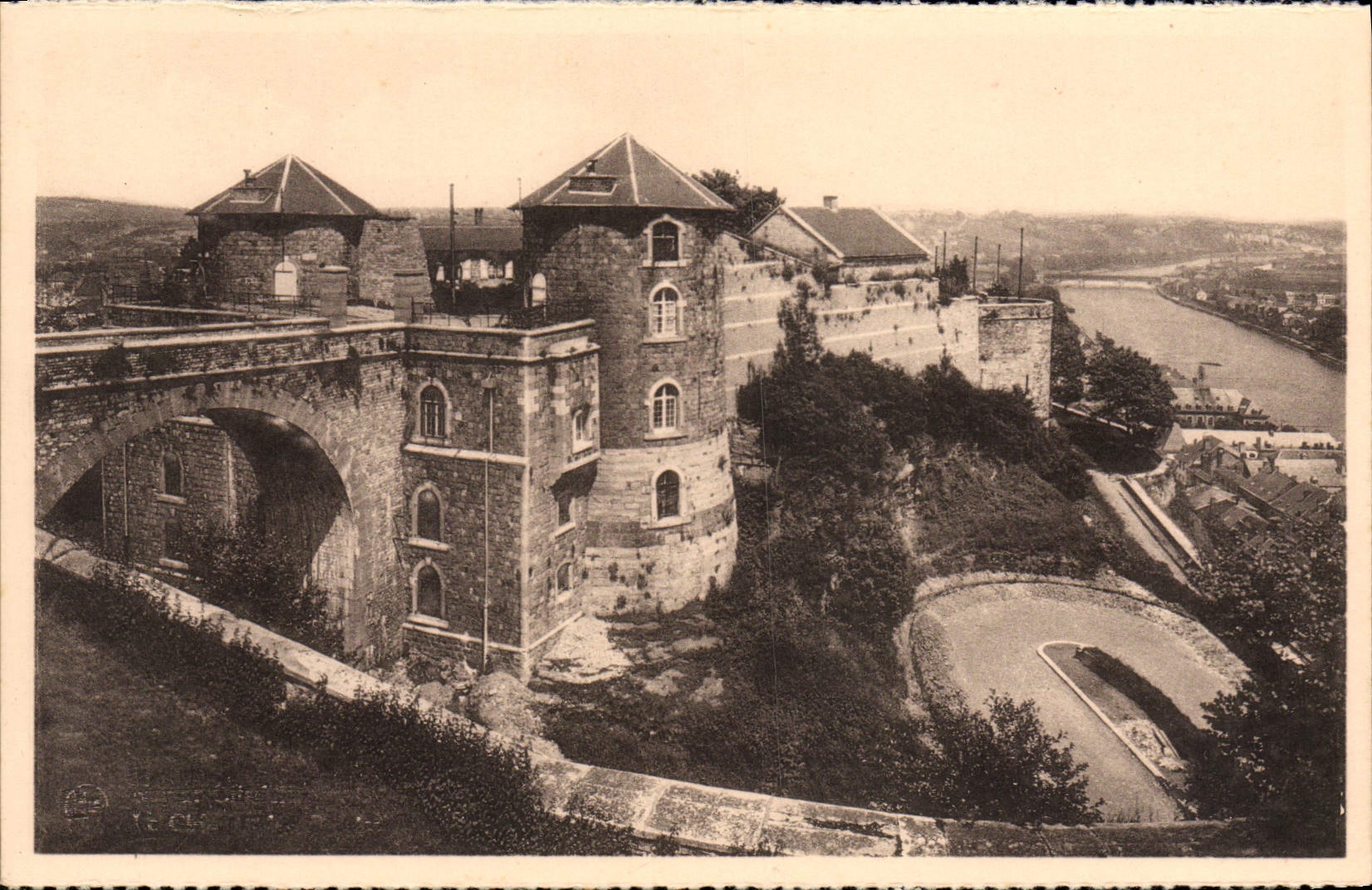 Namur-Citadelle — Le Château des Comiés — Éditeur Em. Tulli, Bruxelles