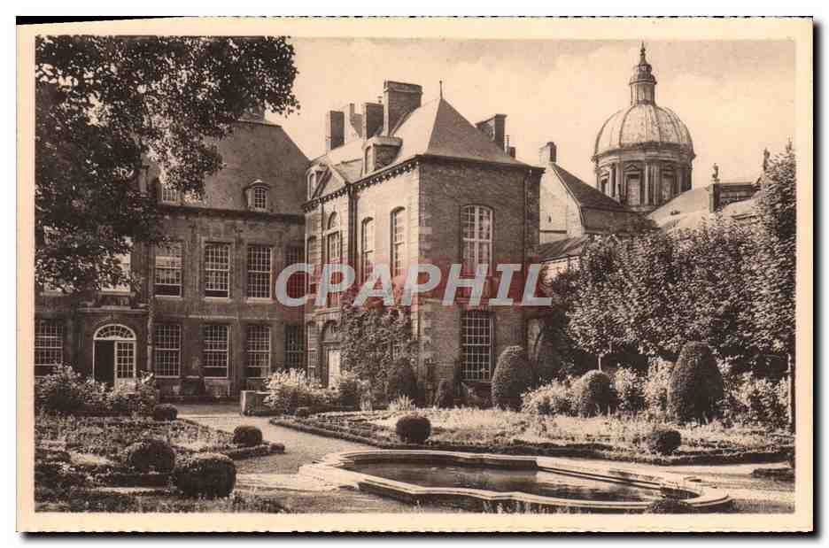 Namur — Façade postérieure de l'Hôtel des Marquis de Groesbeek (XVIIe s.) et dôme de la Cathédrale St-Rubin