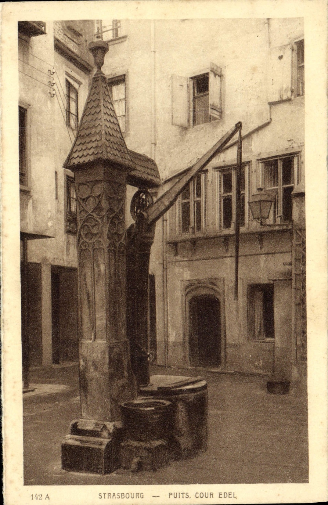 CPA Strasbourg Puits Cour Edel