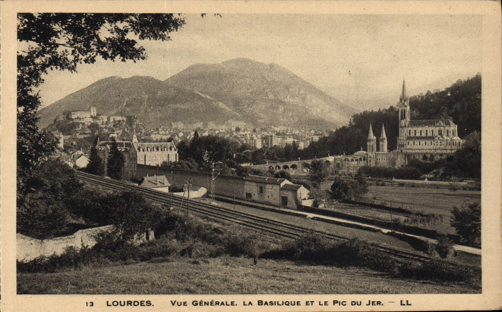 CPA Lourdes Vue Generale La Basilique Et Le Pic du Jer