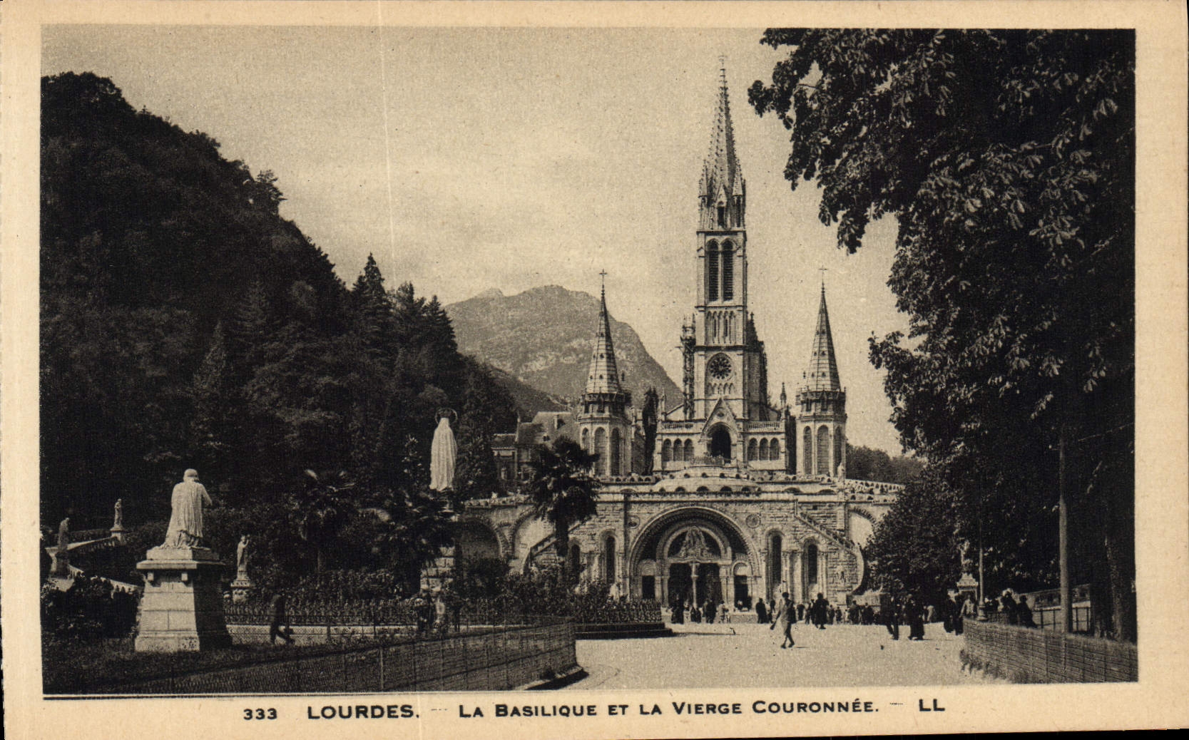 Lourdes — La Basilique et la Vierge Couronnée — LL