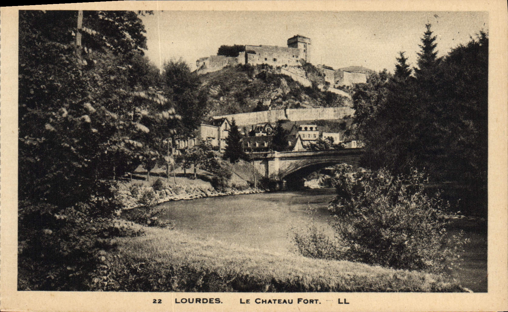 CPA Lourdes Le Chateau Fort