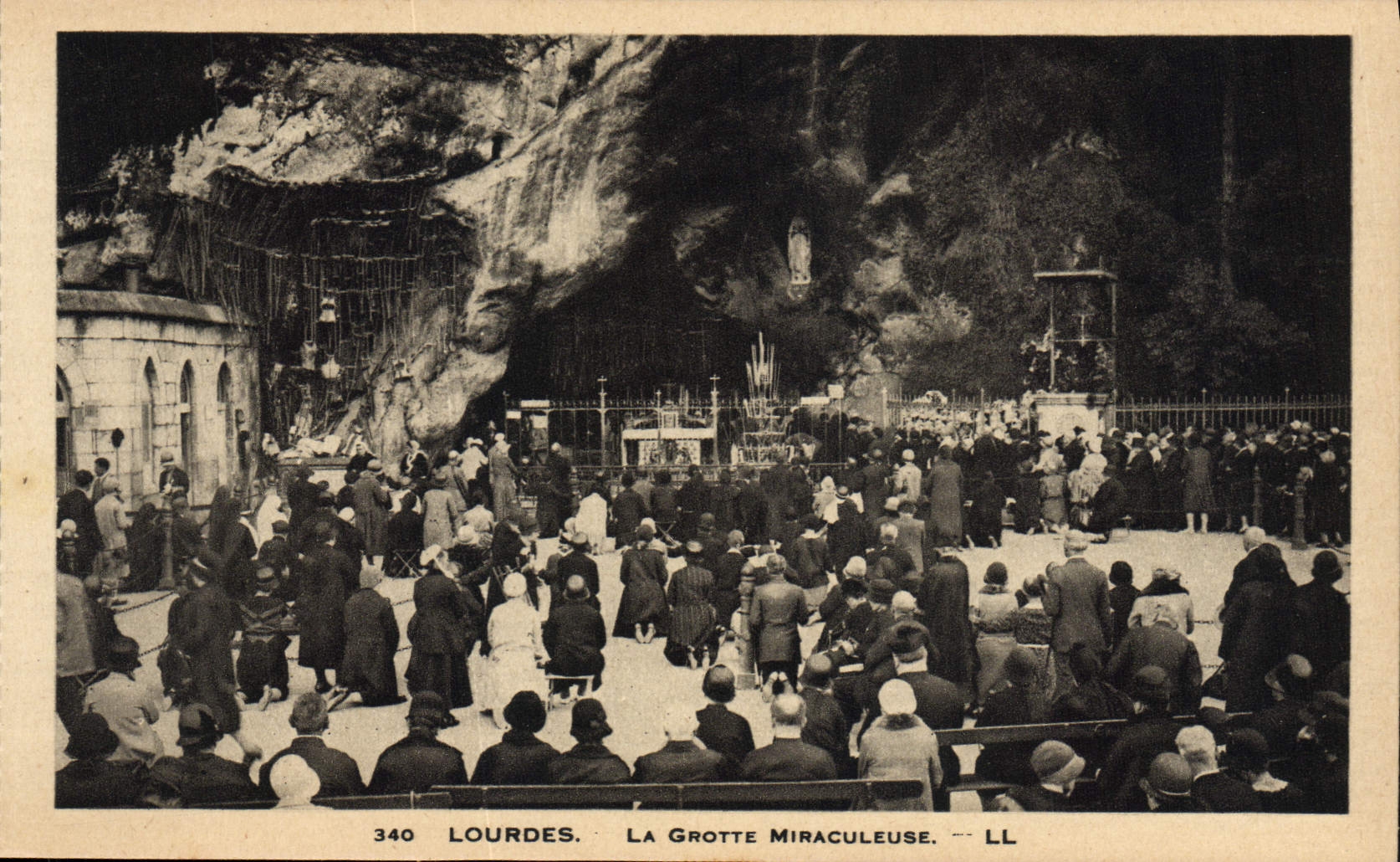 CPA Lourdes La Grotte Miraculeuse