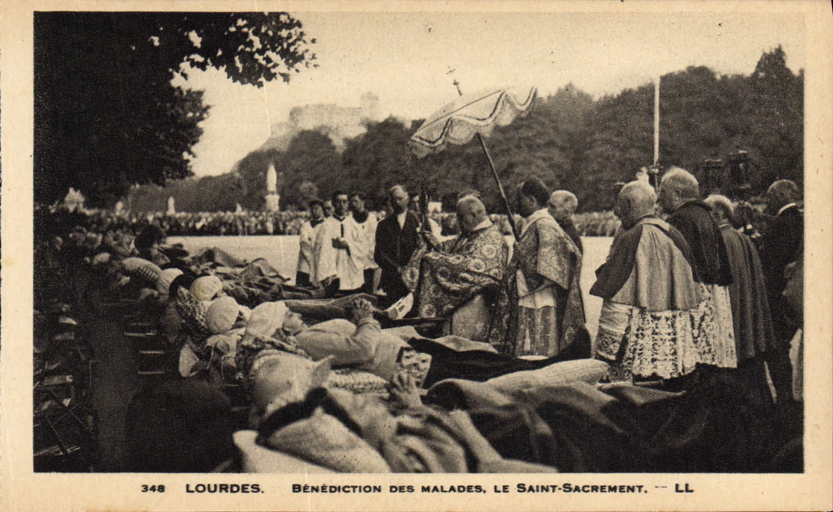 CPA Lourdes Benediction Des Malades La Saint Sacrement