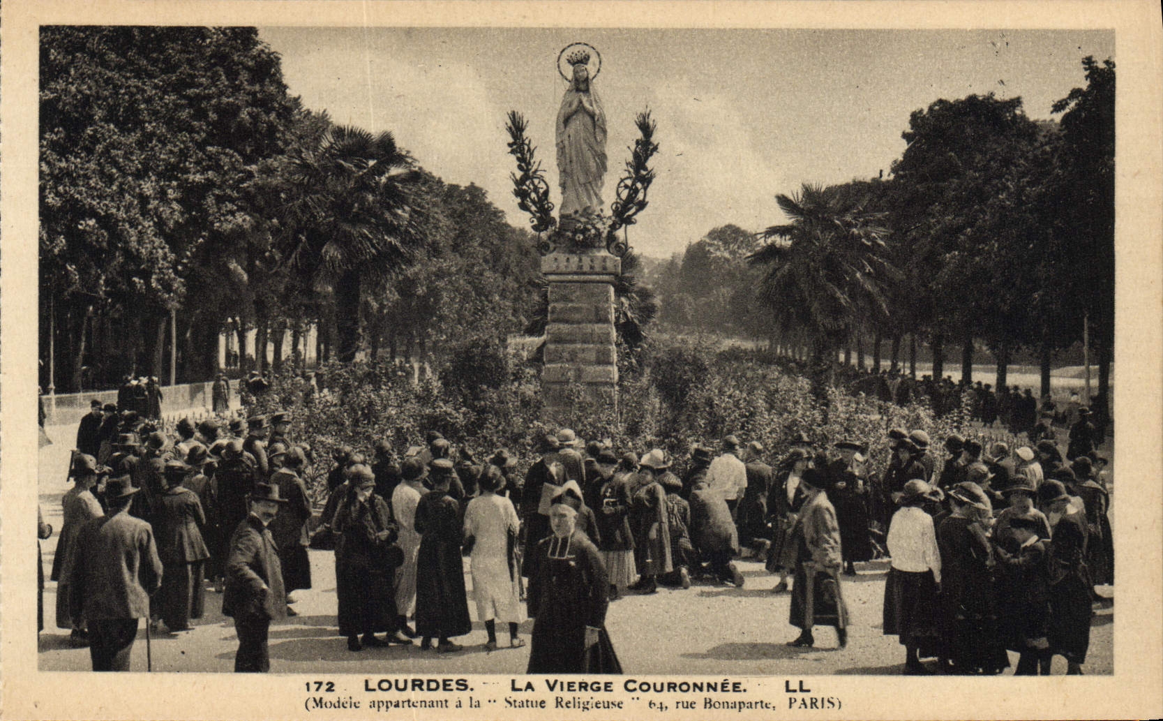 CPA Lourdes La Vierge Couronnee