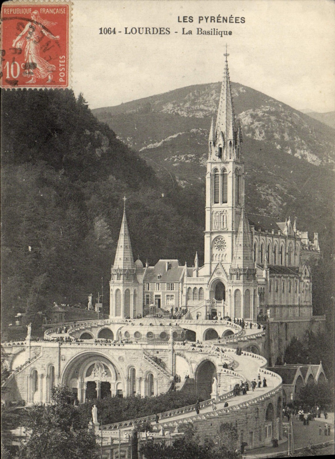 CPA Lourdes La Basilique