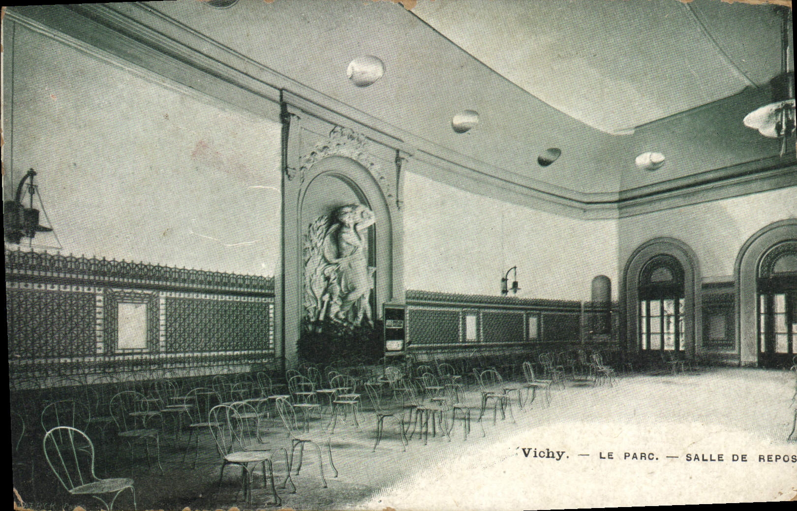 CPA Vichy Le Parc Salle De repos