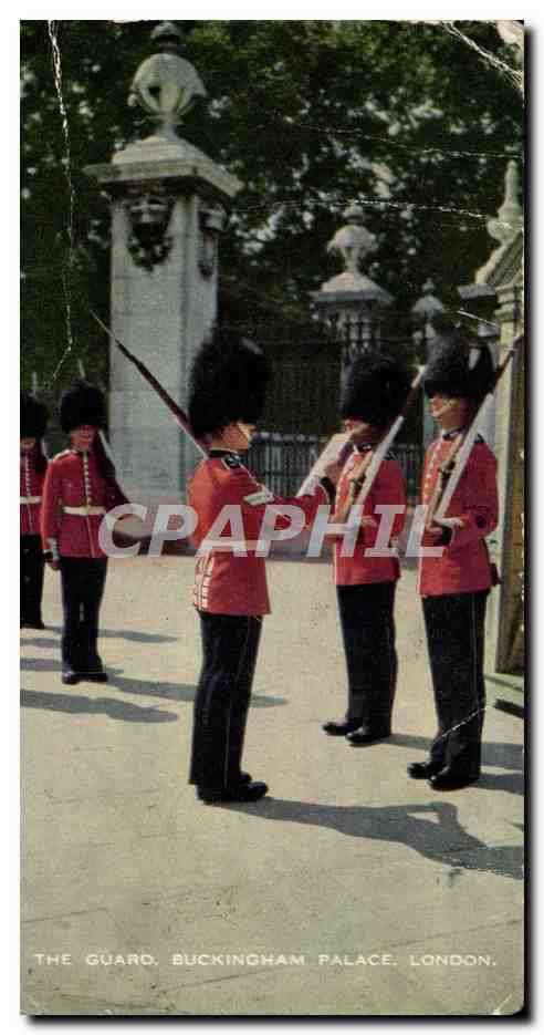 CPA London The Guard Buckingham Palace Militaria
