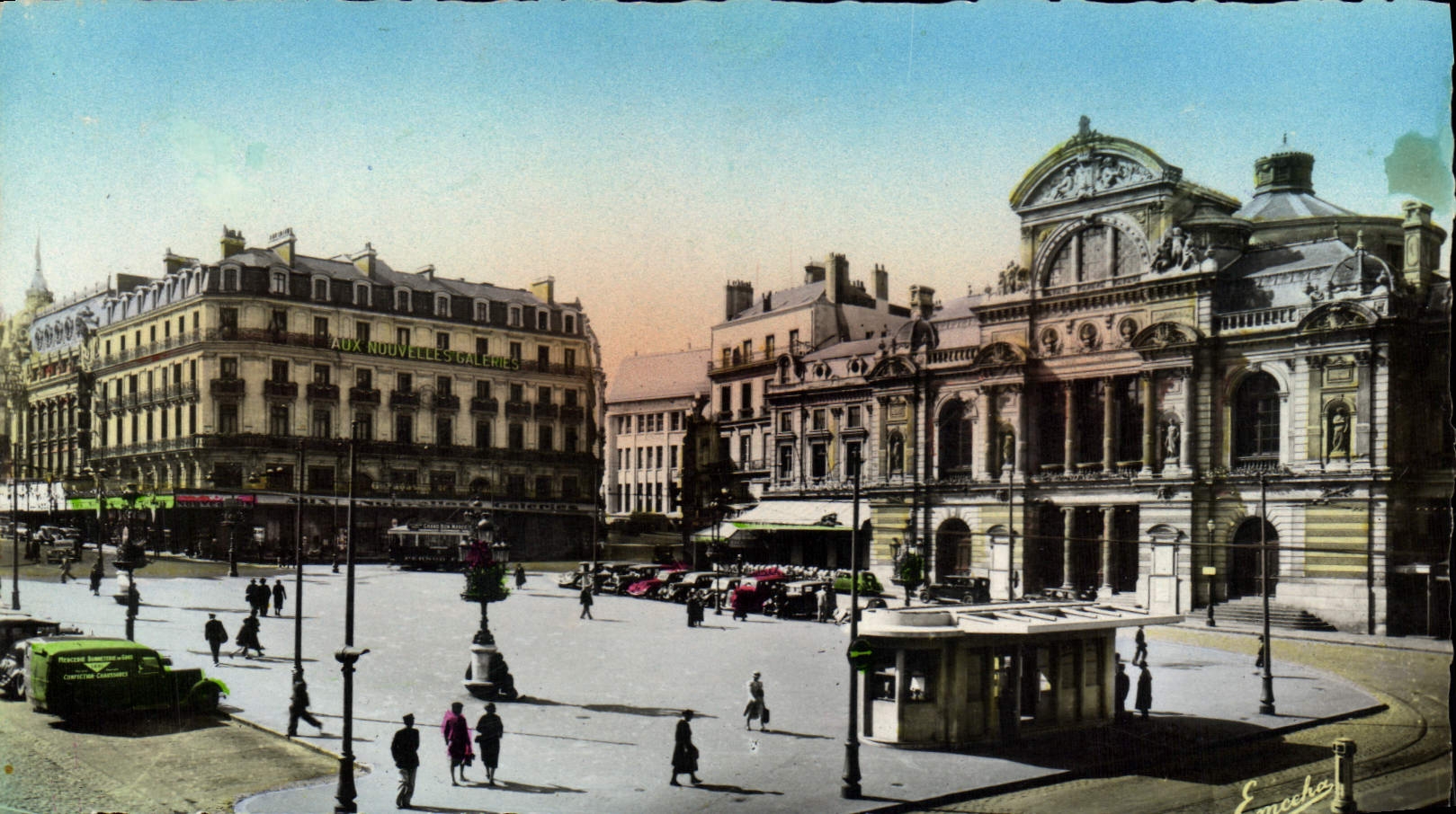 CPM Angers La place du ralliement et le theatre 