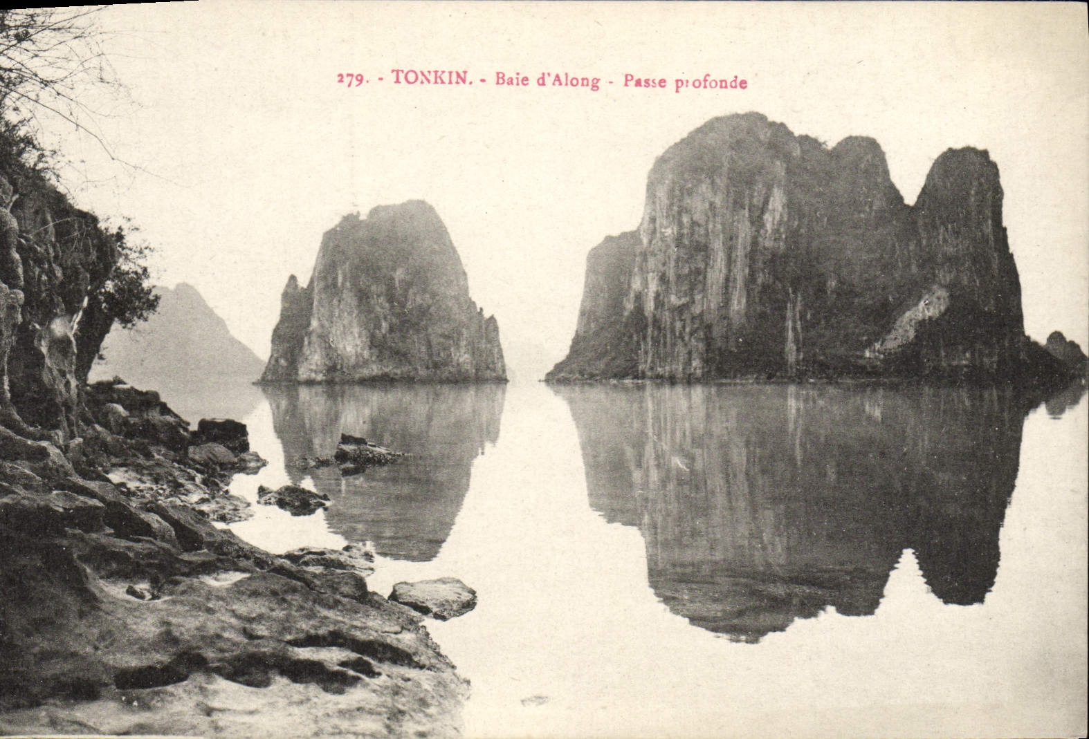 CPA Tonkin Baie D'Along Passe Profonde