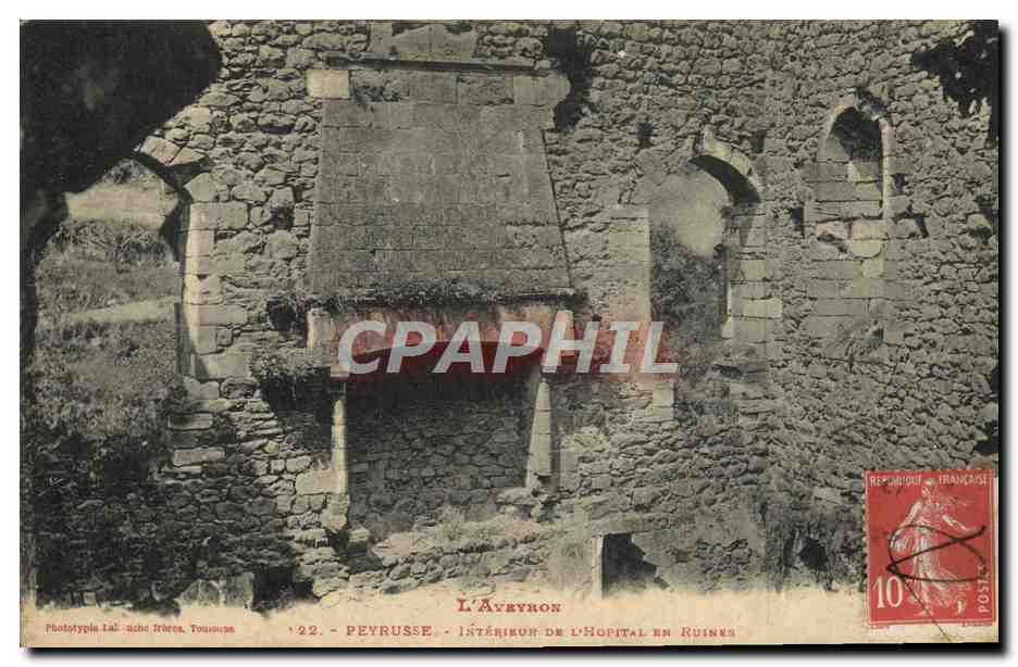 CPA L'Aveyron Peyrusse Interieur de l'hopital en ruines