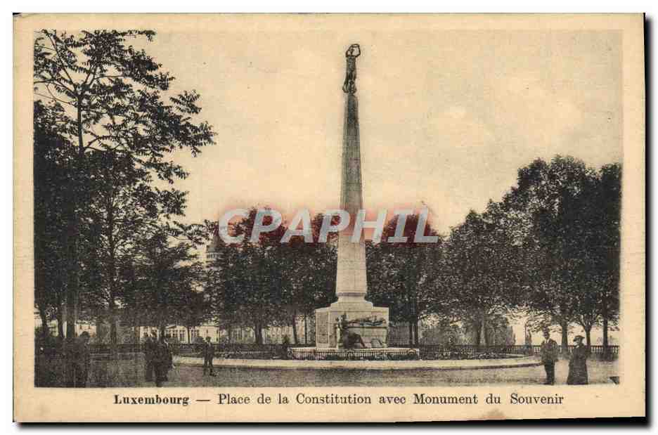 CPA Luxembourg Place De La Constitution Avec Monument Du Souvenir
