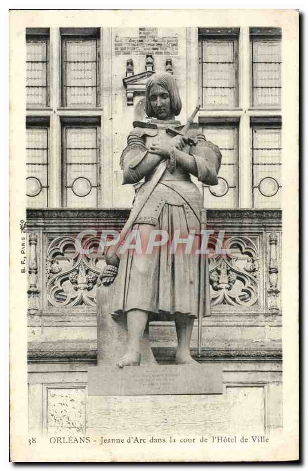 CPA Orleans Jeanne D'Arc Dans La Cour De I'Hotel De Ville