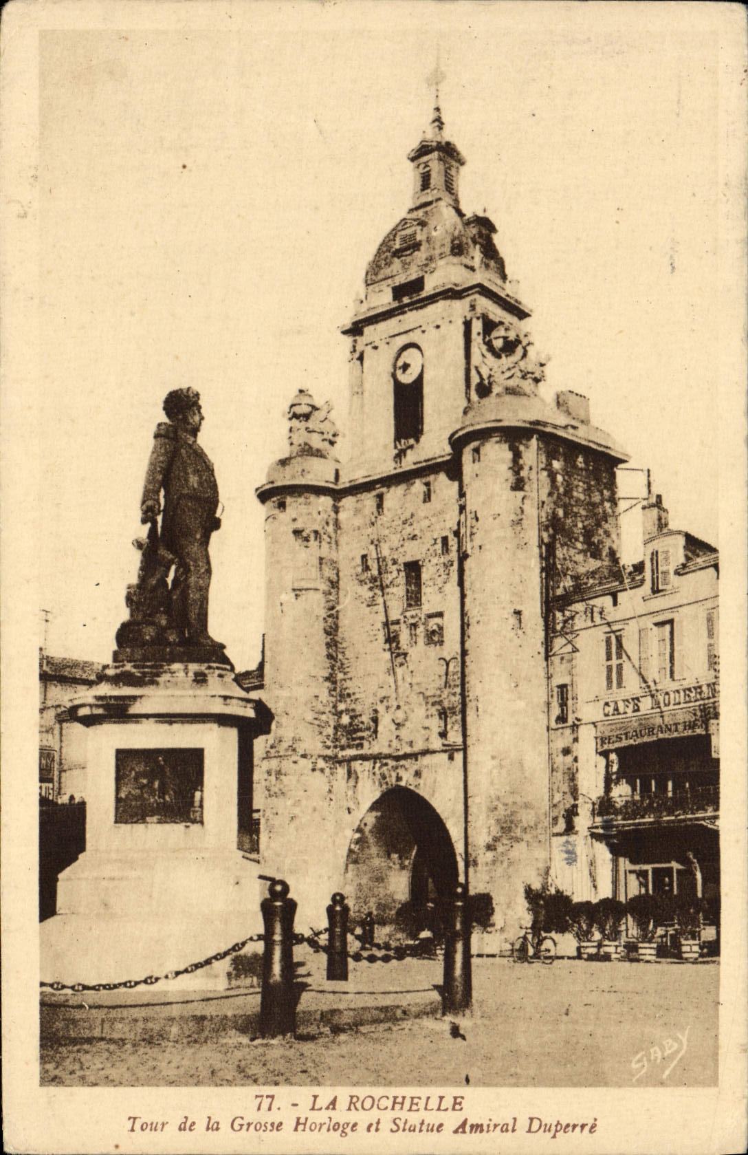 CPA La Rochelle Tour De La Grosse Horloge Et Statue Amiral Duperre