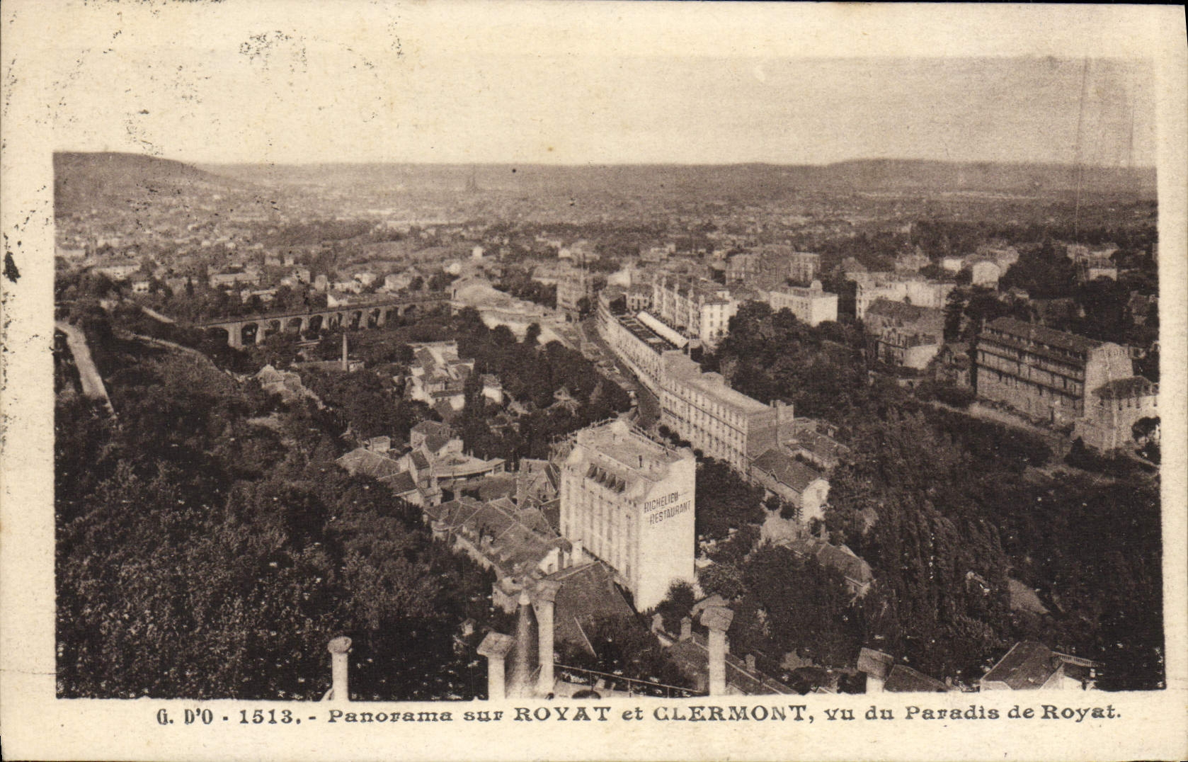 Panorama sur Royat et Clermont, vu du Paradis de Royat — G. D'O - 1513