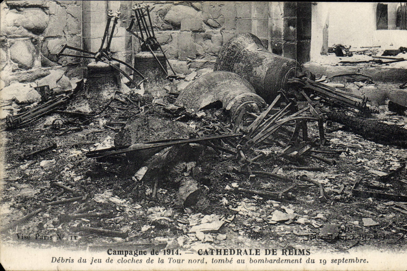 CPA Campagne Cathedrale De Reims Debris du jeu de cloches de la tour Nord Militaria