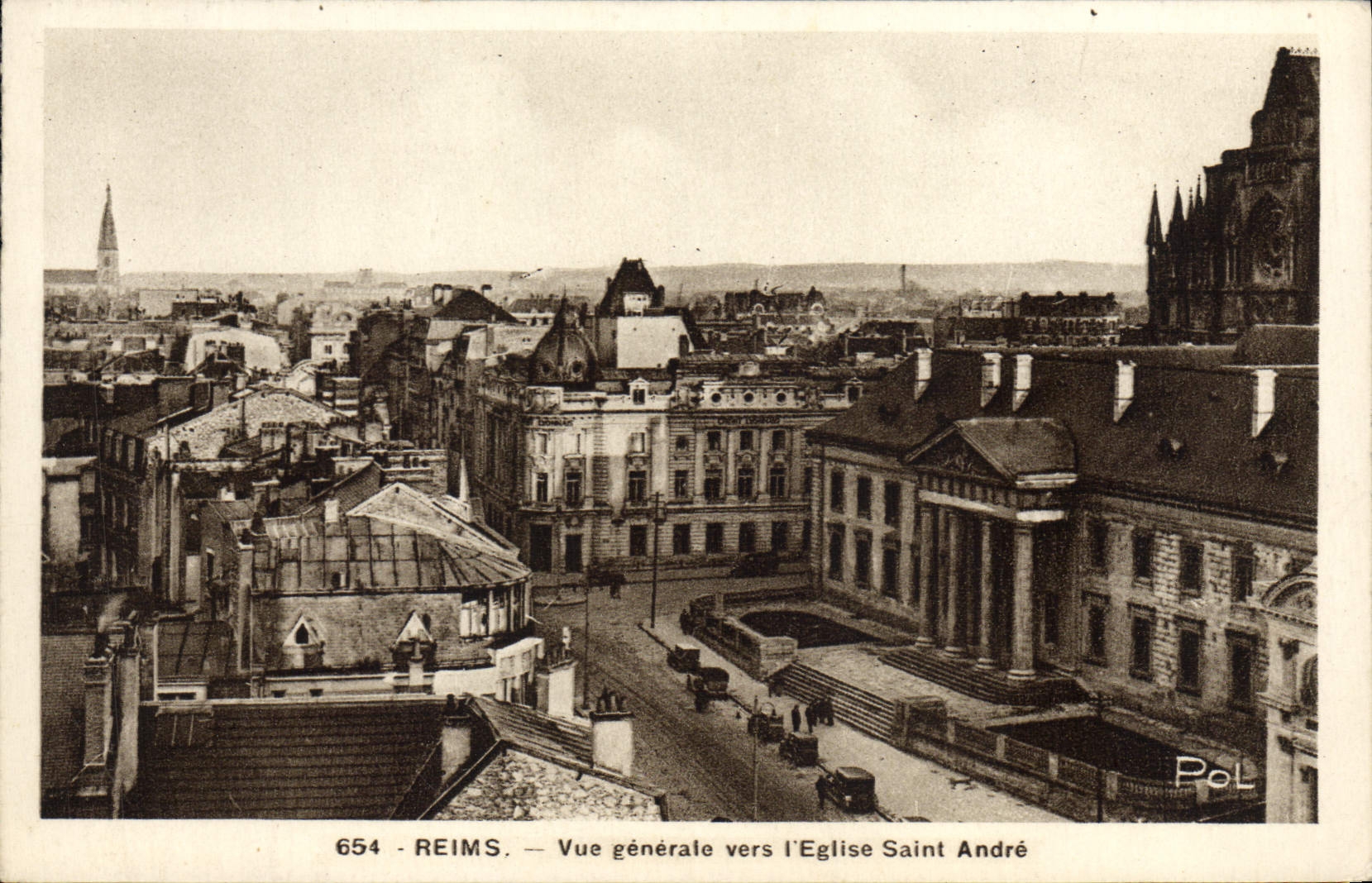 CPA Reims Vue Generale Vers I'Eglise Saint Andre