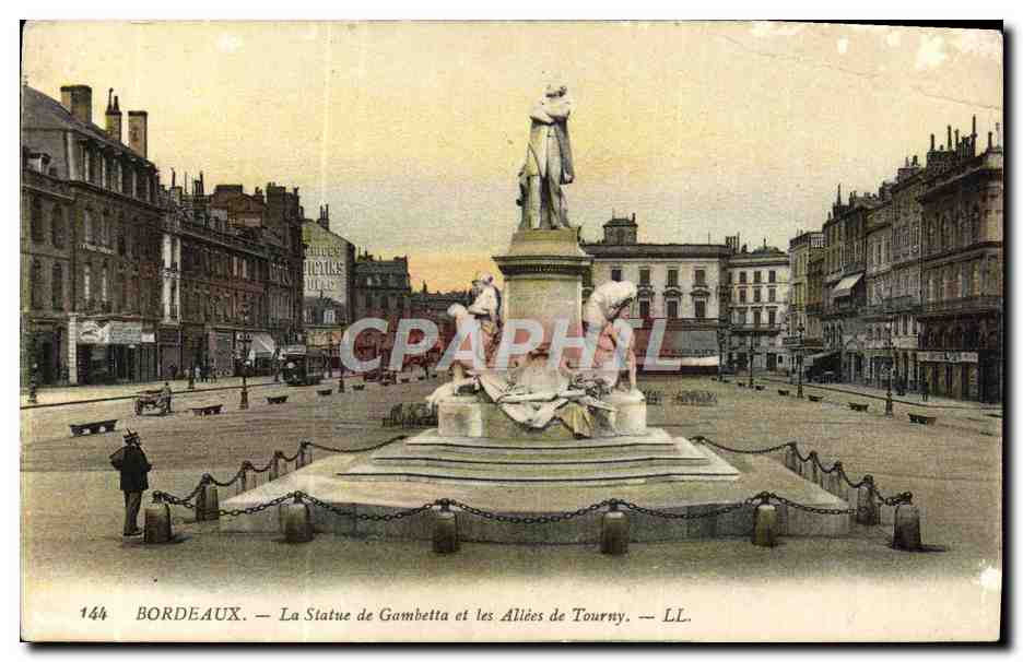 CPA Bordeaux La Statue de Gambetta et les Allees de Tourny