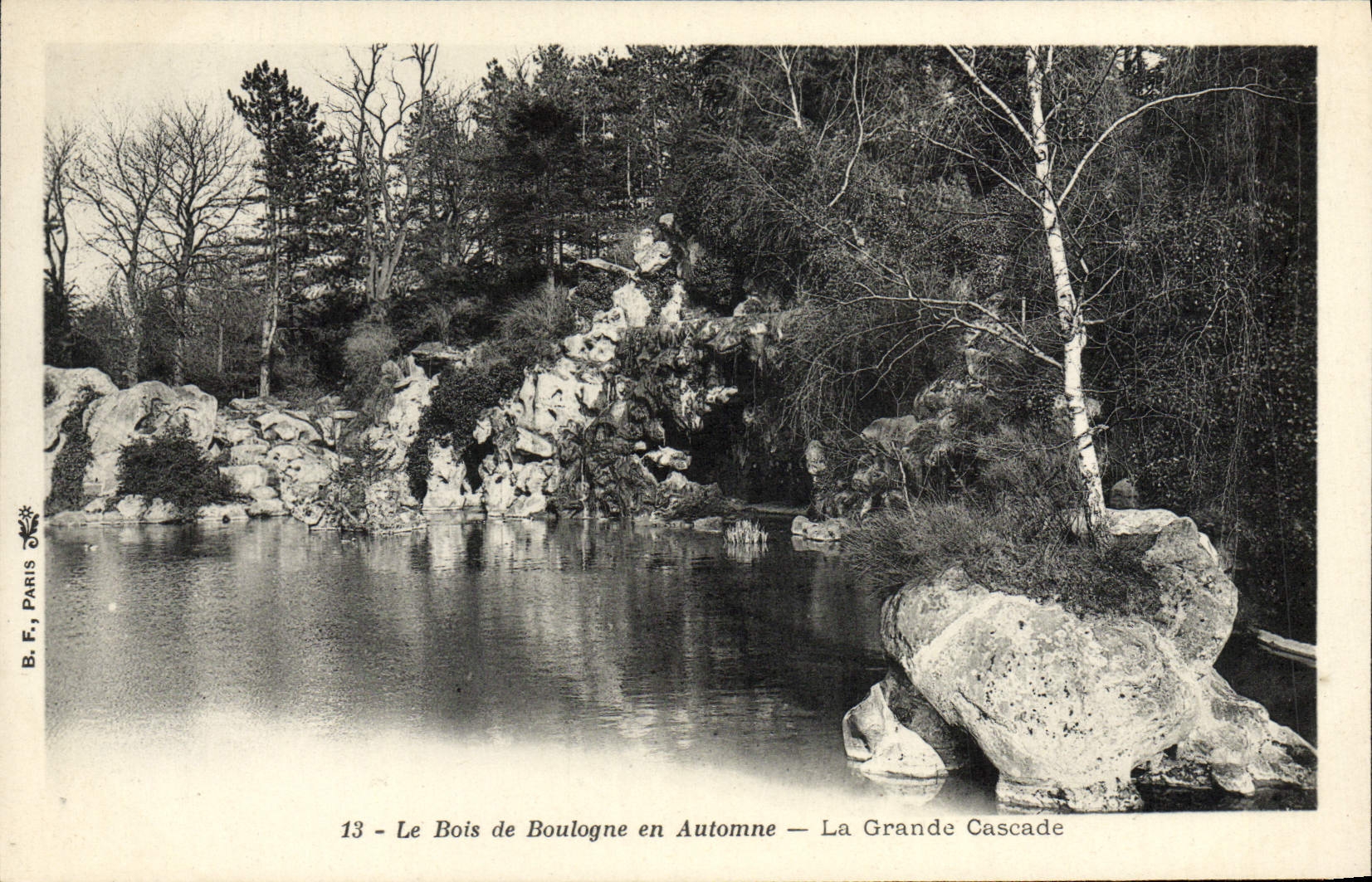 CPA Le Bois de Boulogne en Automne La grande cascade