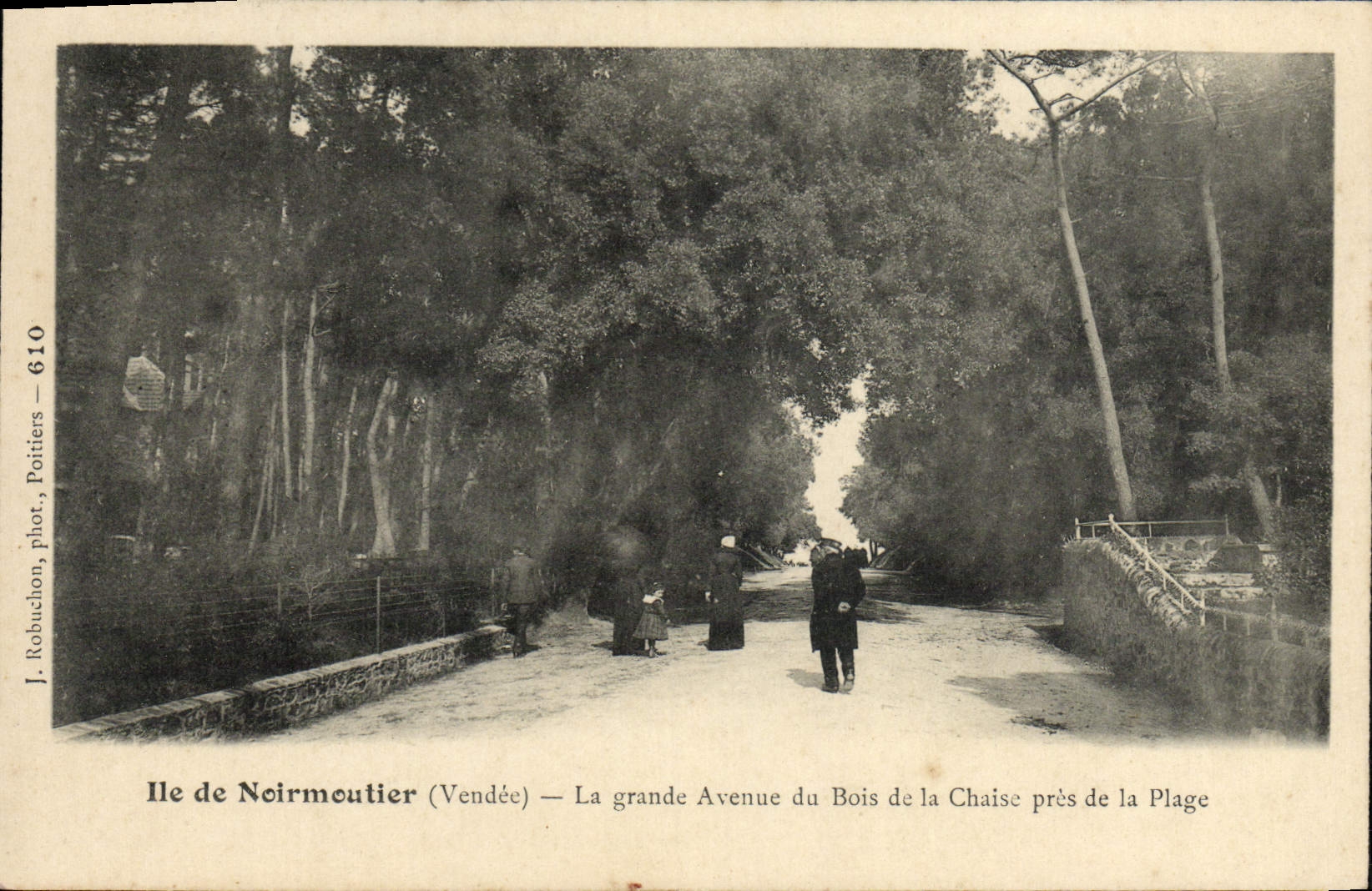 CPA Ile de Noirmoutier La Grande Avenue du Bois de la chaise Pres de la Plage