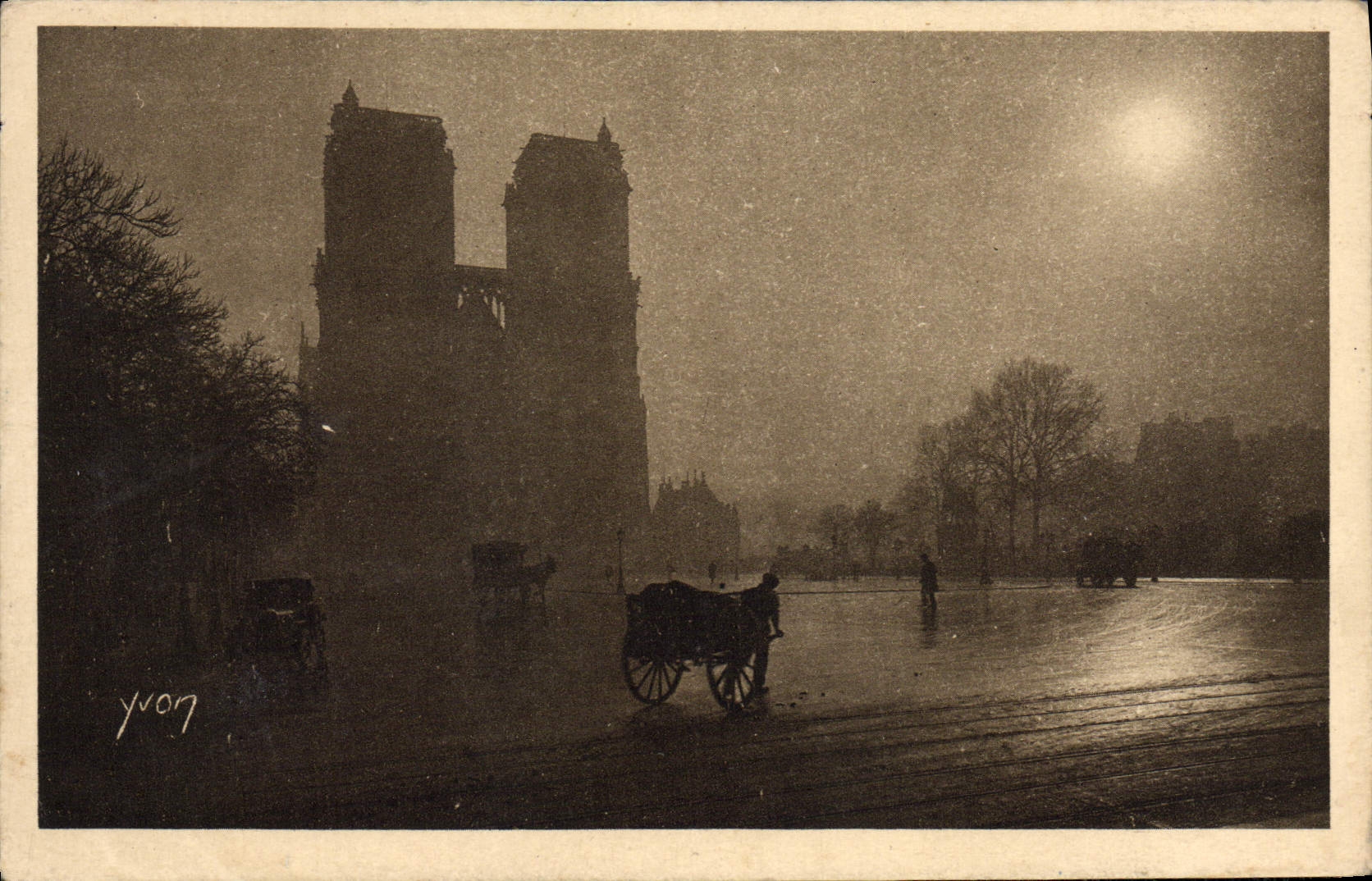 CPA Paris La Parvis de Notre Dame 