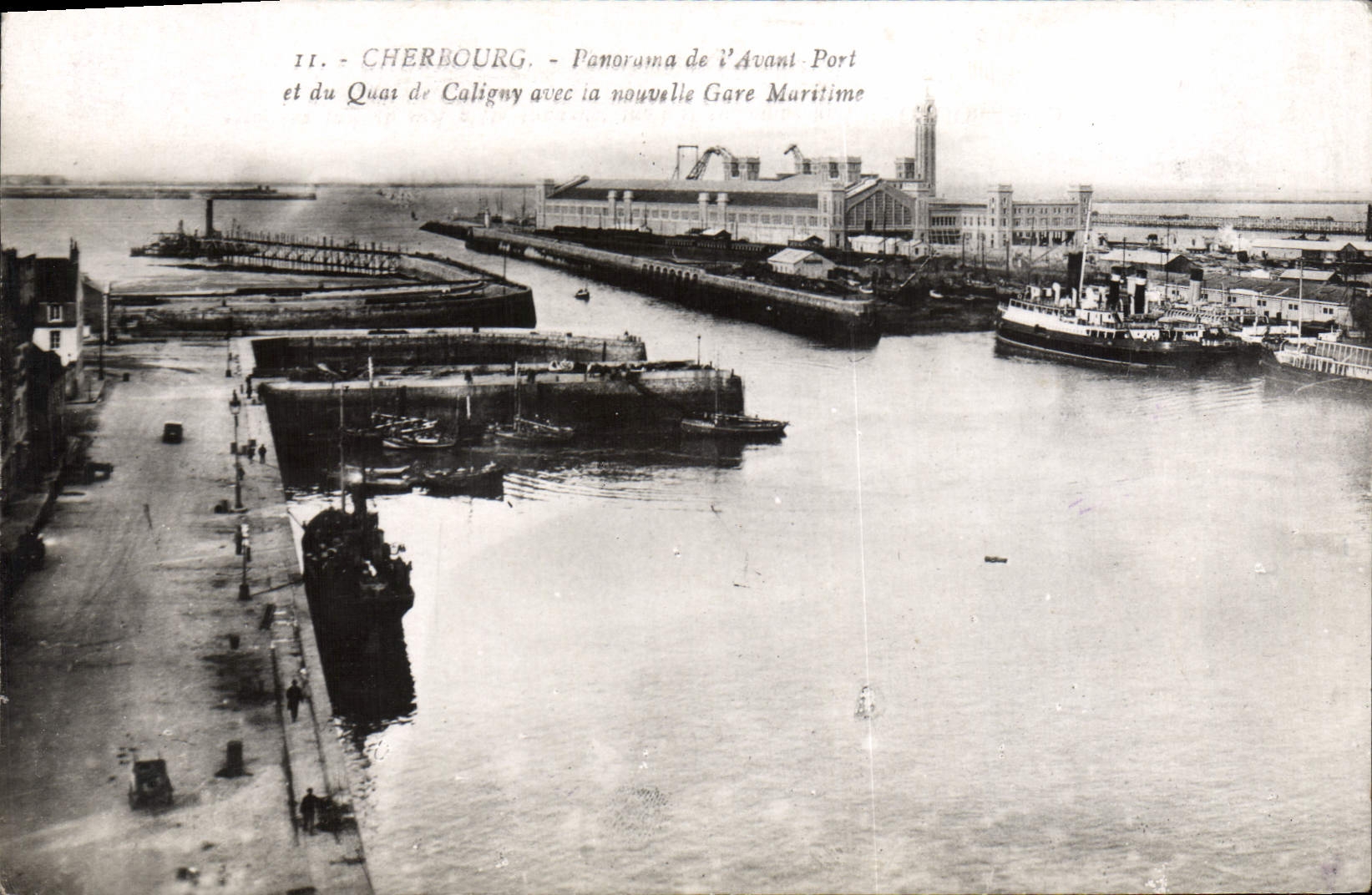 CPA Cherbourg Panorama de L'Avant Port et du quai de Coligny avec la nouvelle gare maritime 