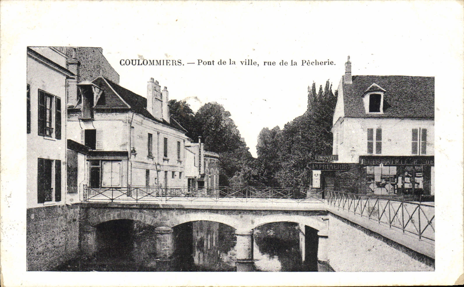 Coulommiers — Pont de la ville, rue de la Pêcherie — Éditeur non visible