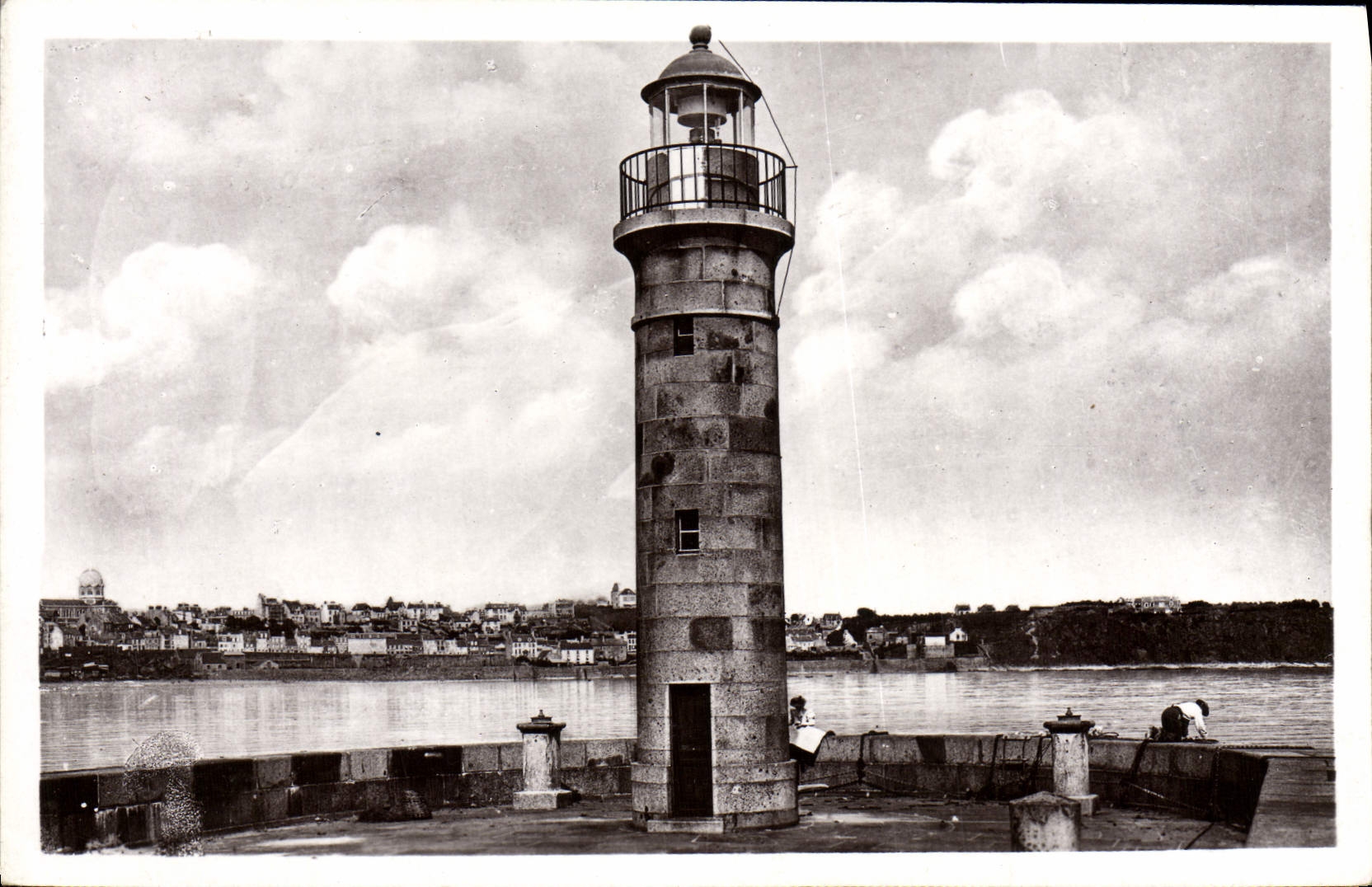 CPM Granville Le Phare et vue Generale