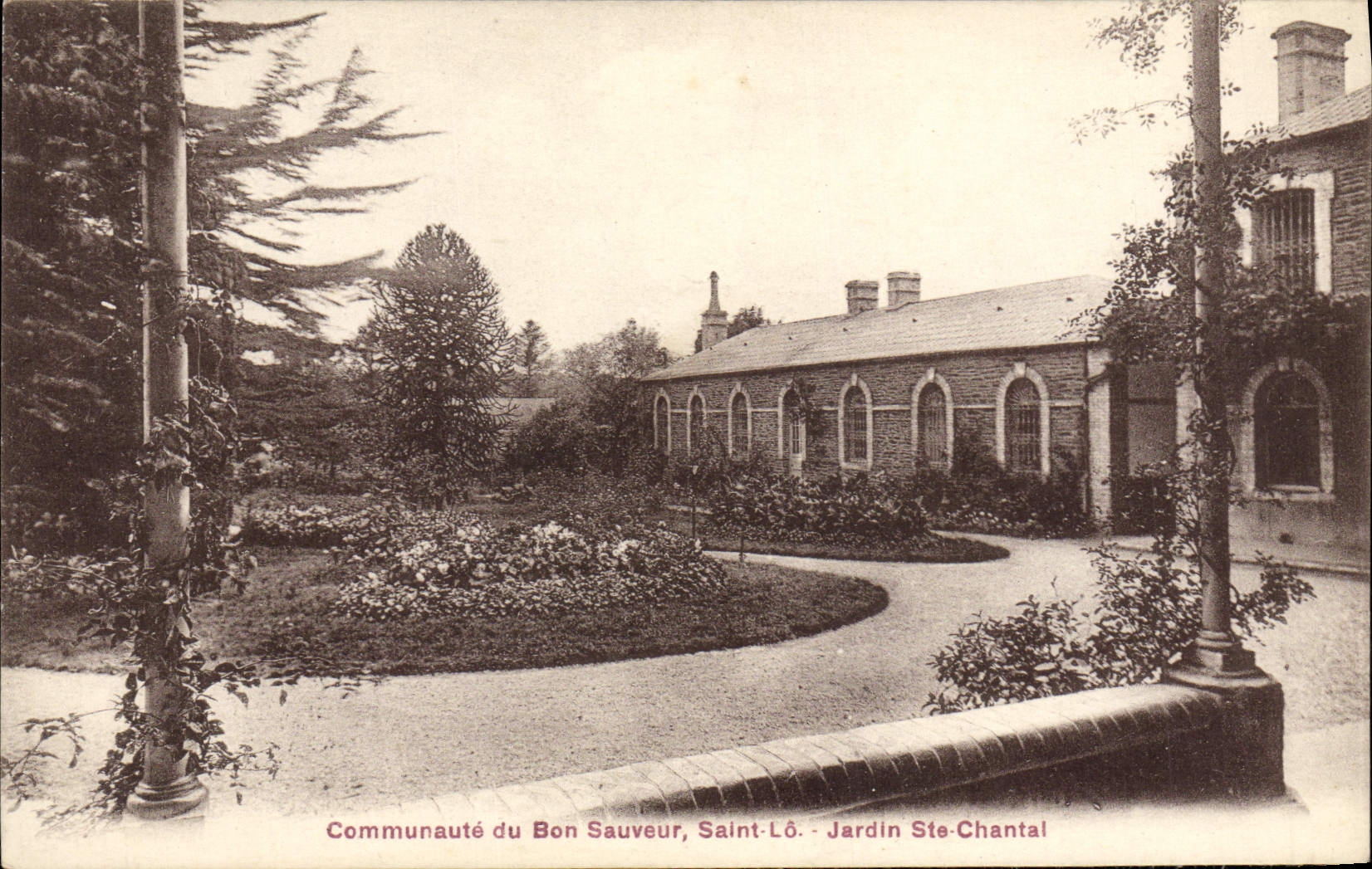 Communauté du Bon Sauveur, Saint-Lô — Jardin Ste-Chantal — éditeur A. Breger, Paris