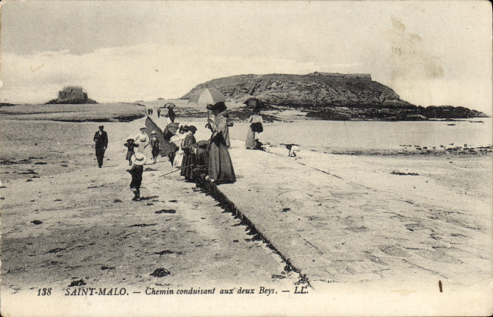Saint-Malo — Chemin conduisant aux deux Beys — LL. — n°138