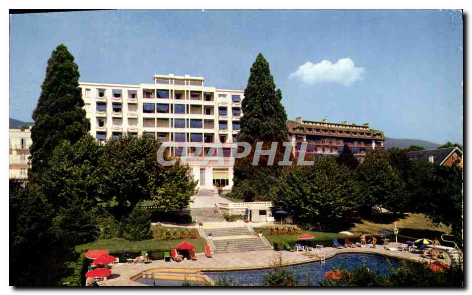 Divonne-les-Bains — Le Grand Hôtel du Golfe et sa piscine — LUMICAP