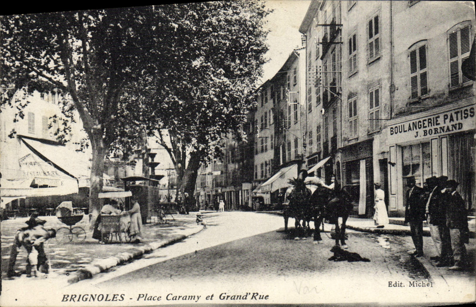 CPA Brignoles Place Caramy et Grand Rue Boulangerie