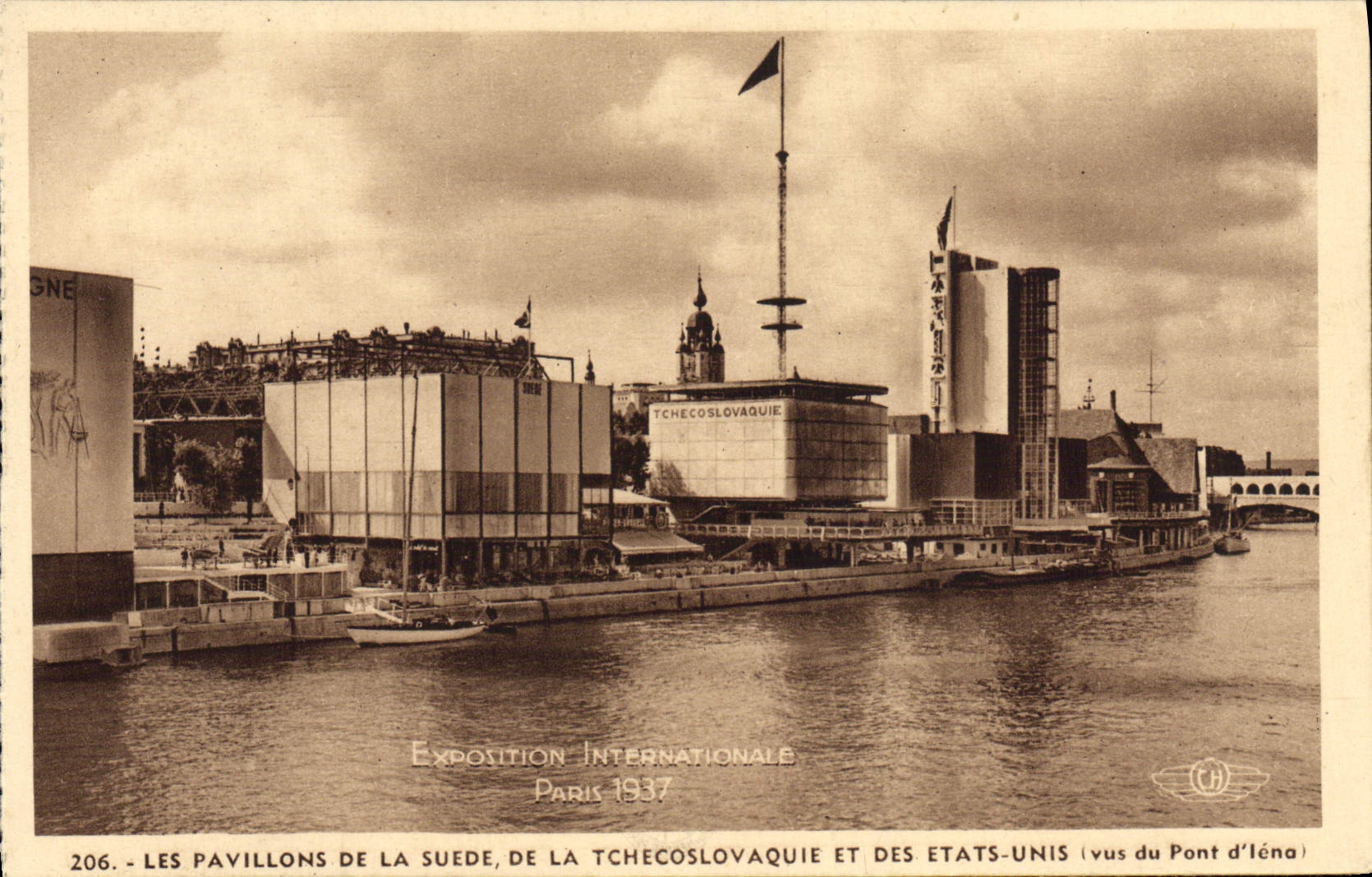 Die Pavillons Schwedens, der Tschechoslowakei und der Vereinigten Staaten — Internationale Ausstellung Paris 1937 — vom Pont d'Iéna aus gesehen — H. Chipault, Boulogne-sur-Seine