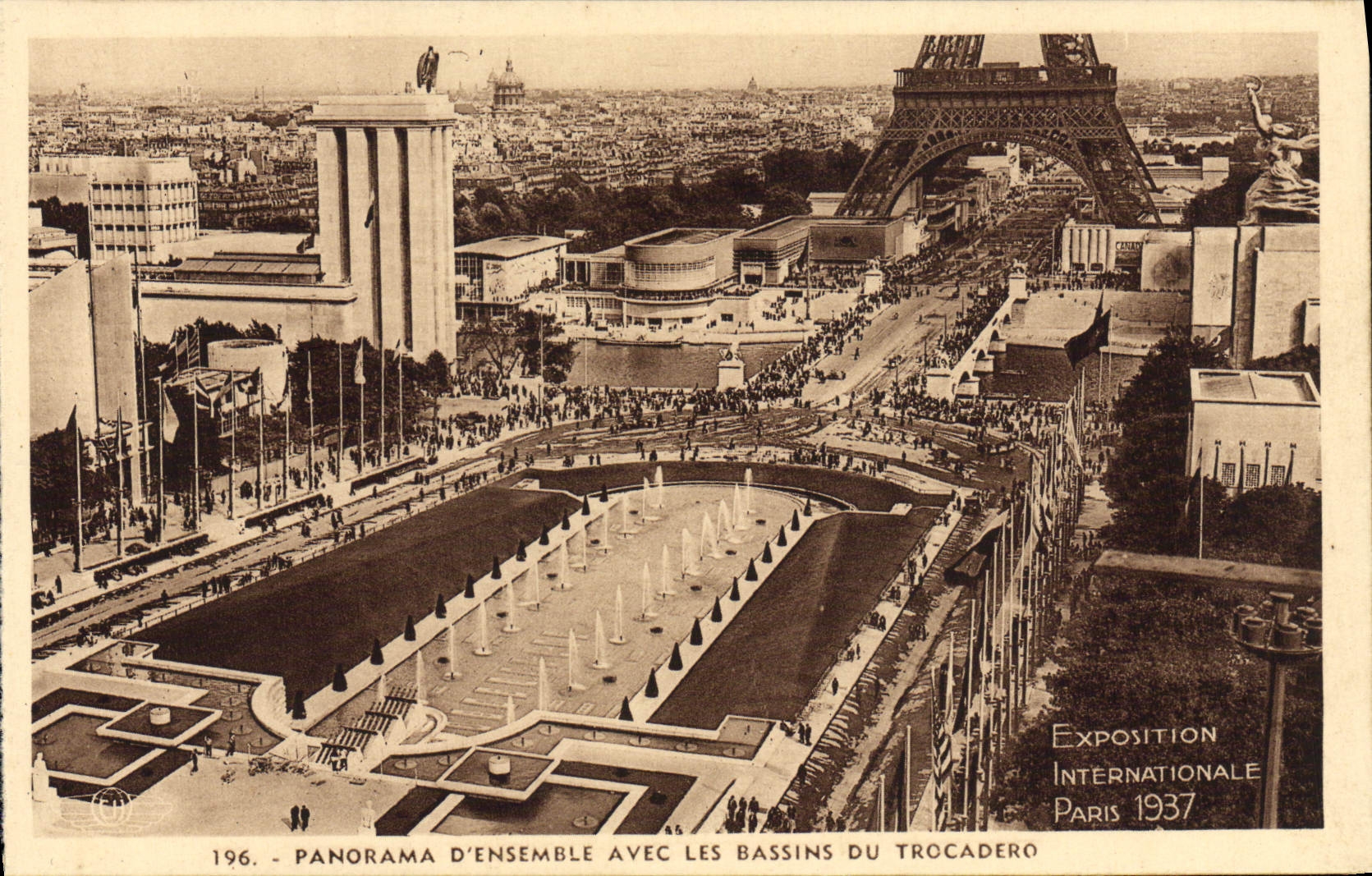 CPA Exposition Internationale Paris 1937 Panorama d'ensemble avec les bassins du Trocadero Tour Eiffel