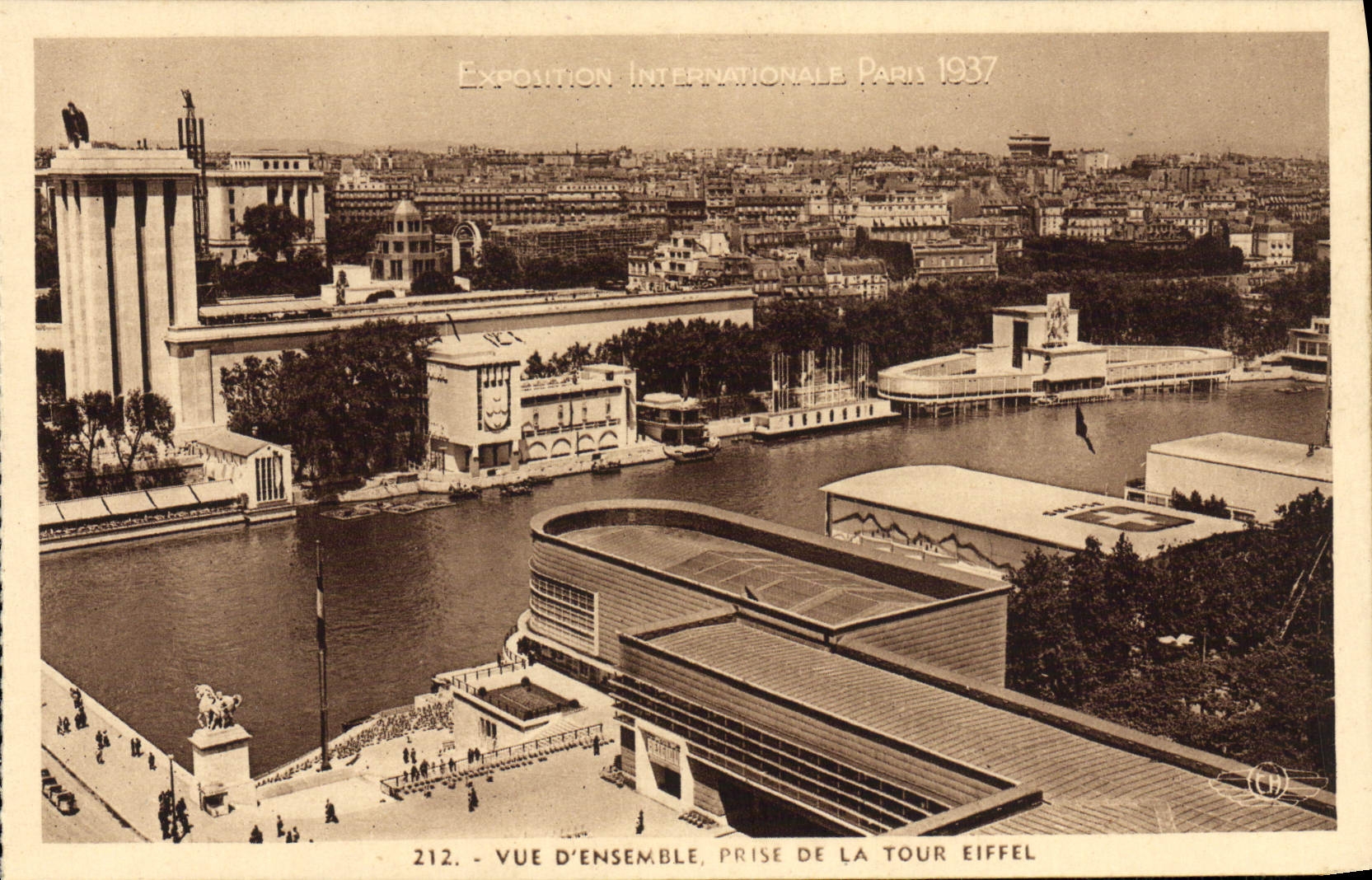 Exposition Internationale Paris 1937 — Vue d'ensemble prise de la Tour Eiffel — H. Chipault, Boulogne-sur-Seine