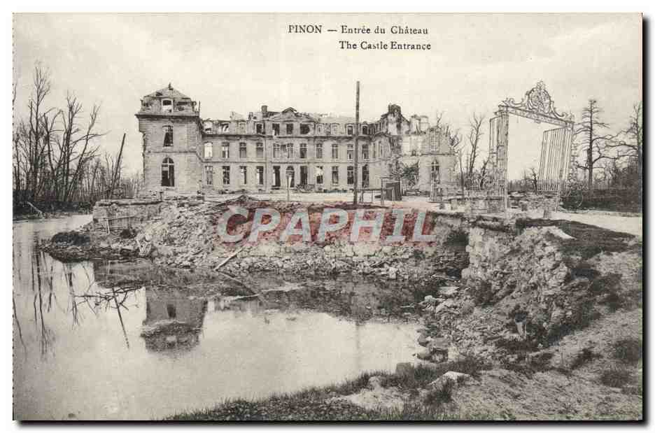 CPA Pinon Entree Du Chateau Militaria