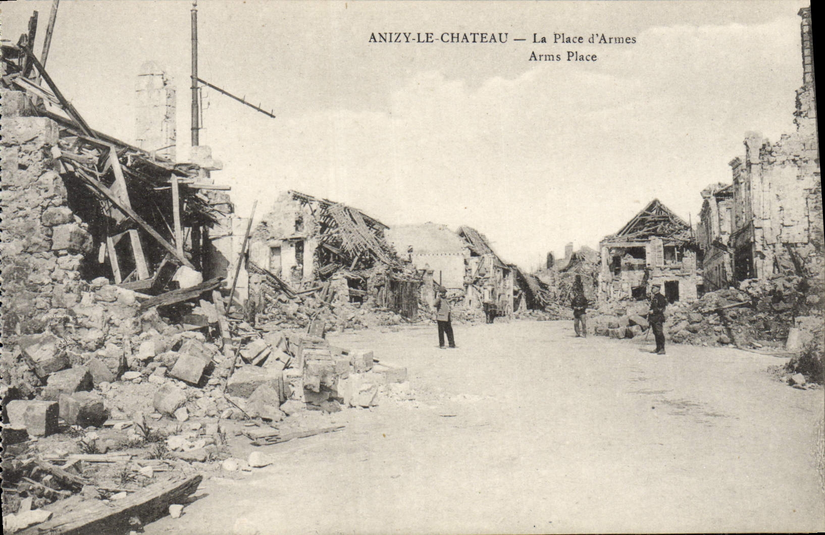 Anizy-le-Château — La Place d'Armes — B. Nougardès et H. Lestral, Soissons